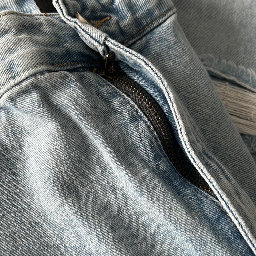 ✨Sold✨Cider Cropped Wide Leg Jeans Light Wash Distressed Denim Size 1XL - Picture 8 of 12